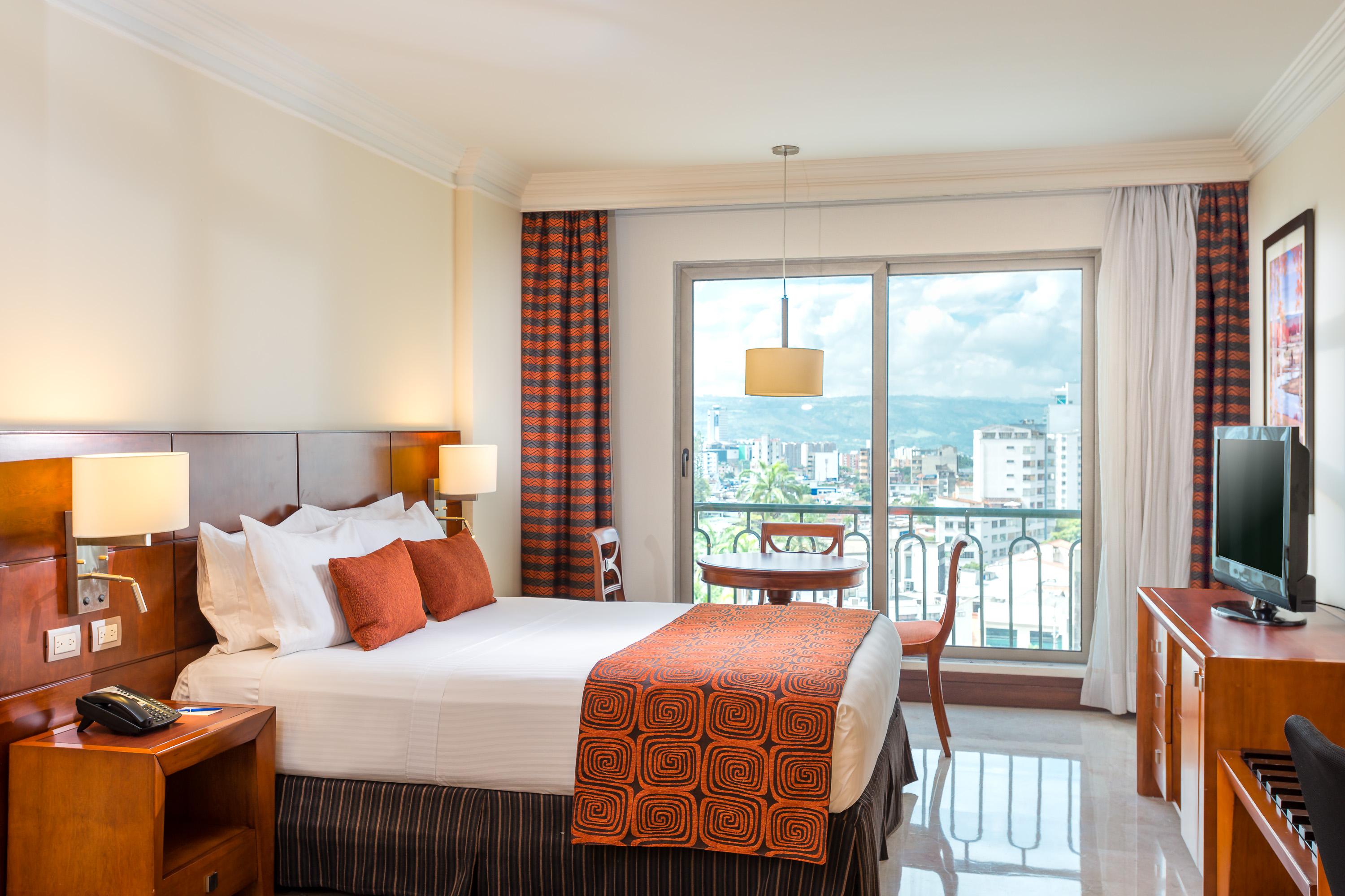 Hotel Dann Carlton Bucaramanga Exterior photo A room at the hotel