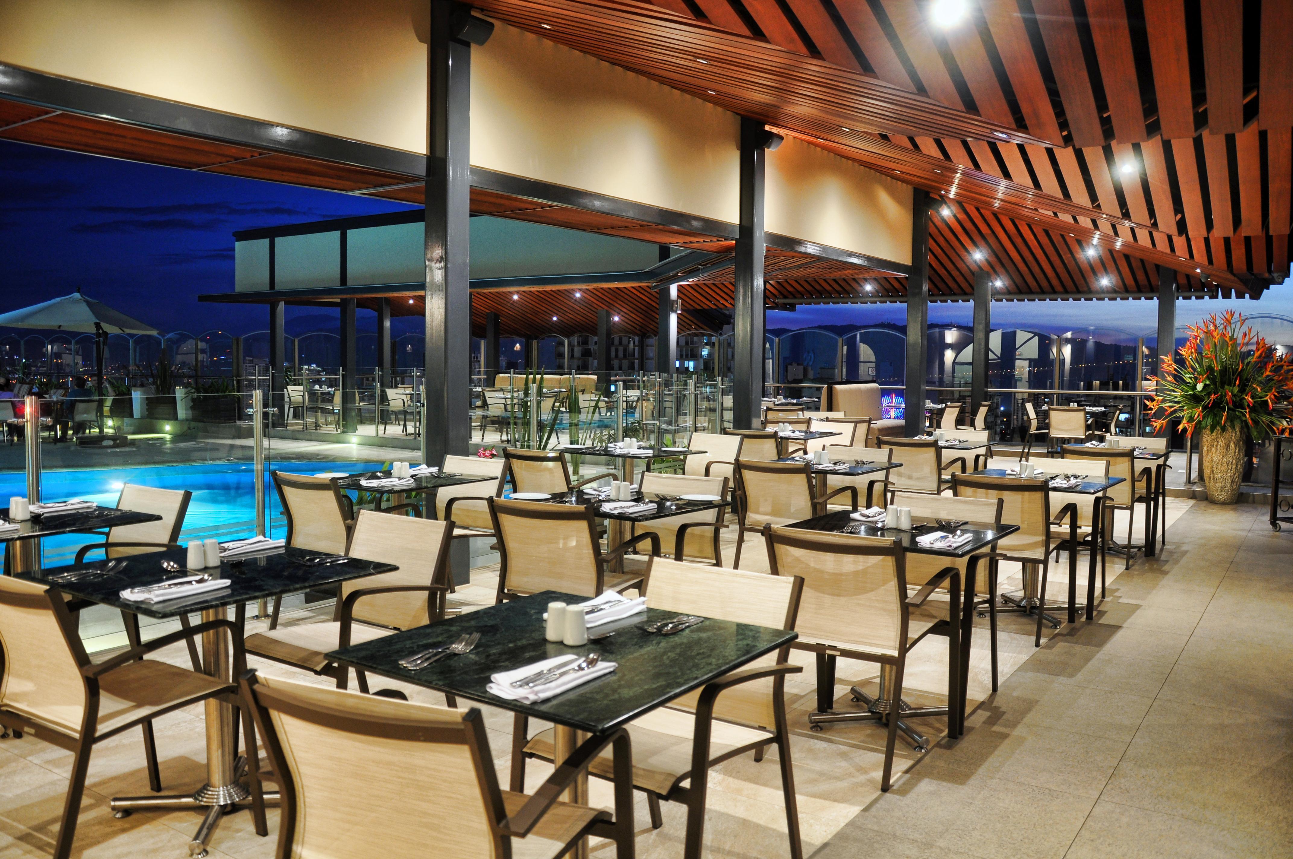 Hotel Dann Carlton Bucaramanga Exterior photo The Pool Bar