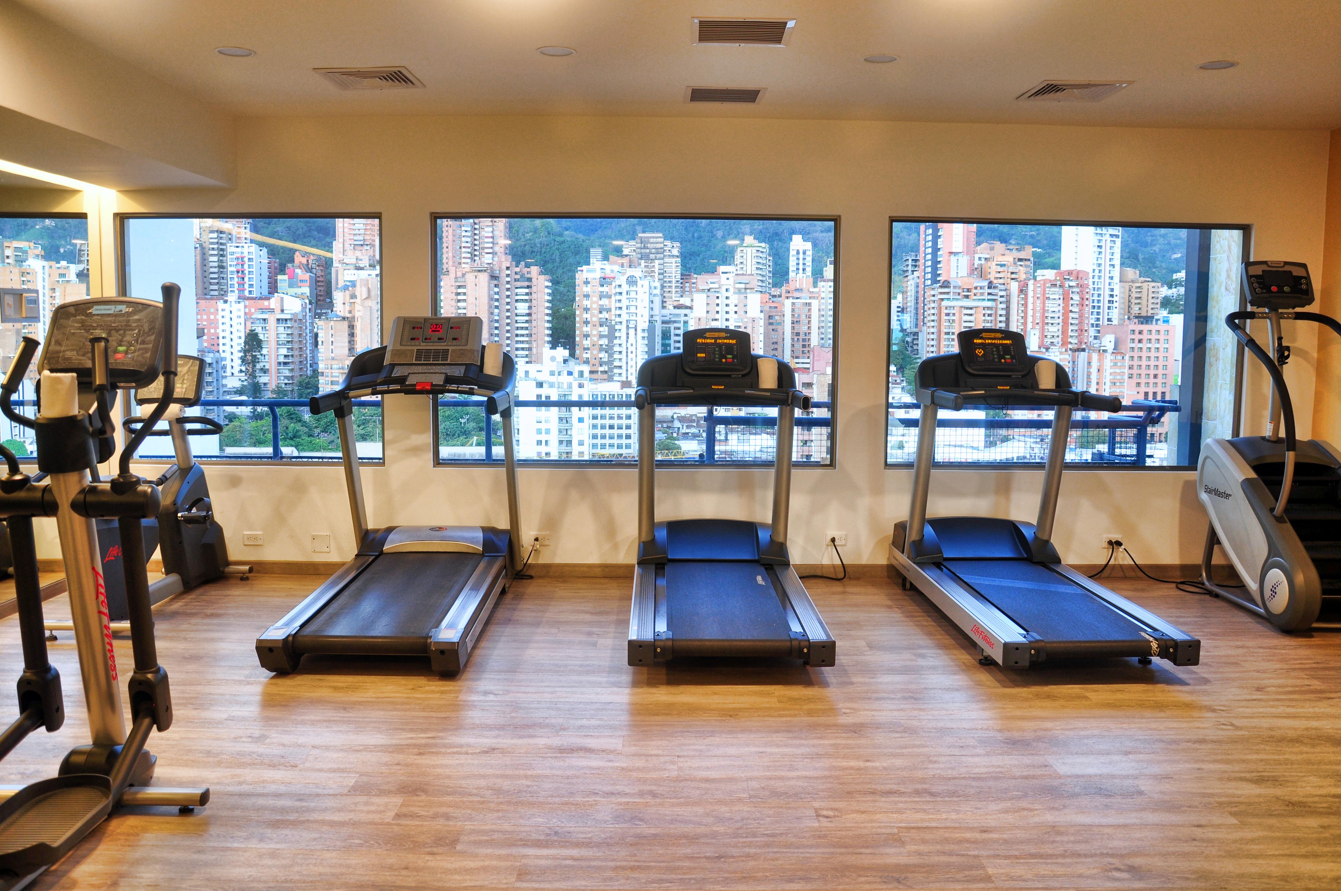 Hotel Dann Carlton Bucaramanga Exterior photo Treadmills in a gym