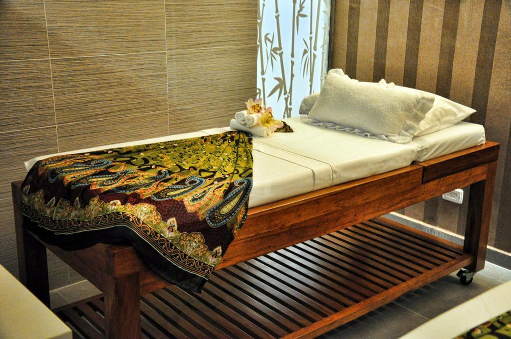 Hotel Dann Carlton Bucaramanga Exterior photo A massage table